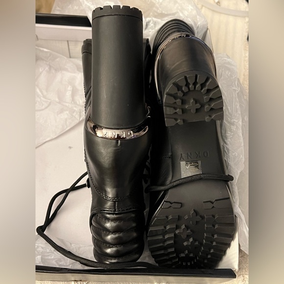 NEW BLACK DKNY Lace Up Ankle Bootie  SZ:10 (41).  Smooth Calf black leather. - Picture 3 of 7
